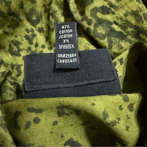 Foxcroft Green Black Snakeskin Print Stretch Shaped Fit Button Up - Picture 6 of 6